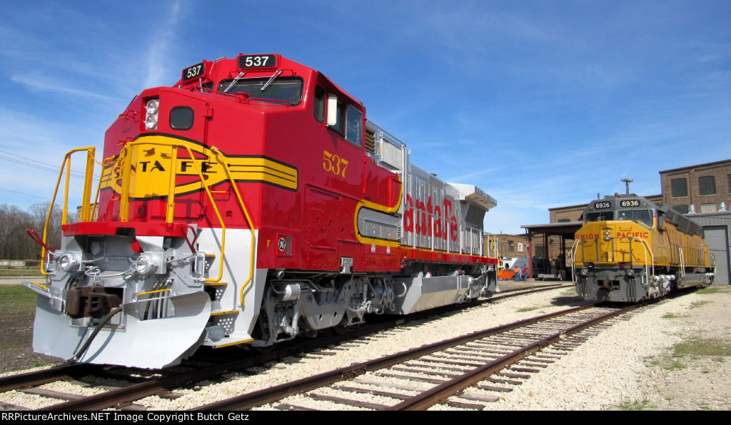 ATSF 537 & UP 6936